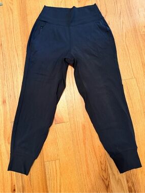 Athleta Black women’s Jogger Sweatpants with Zippered Pockets 28” inseam